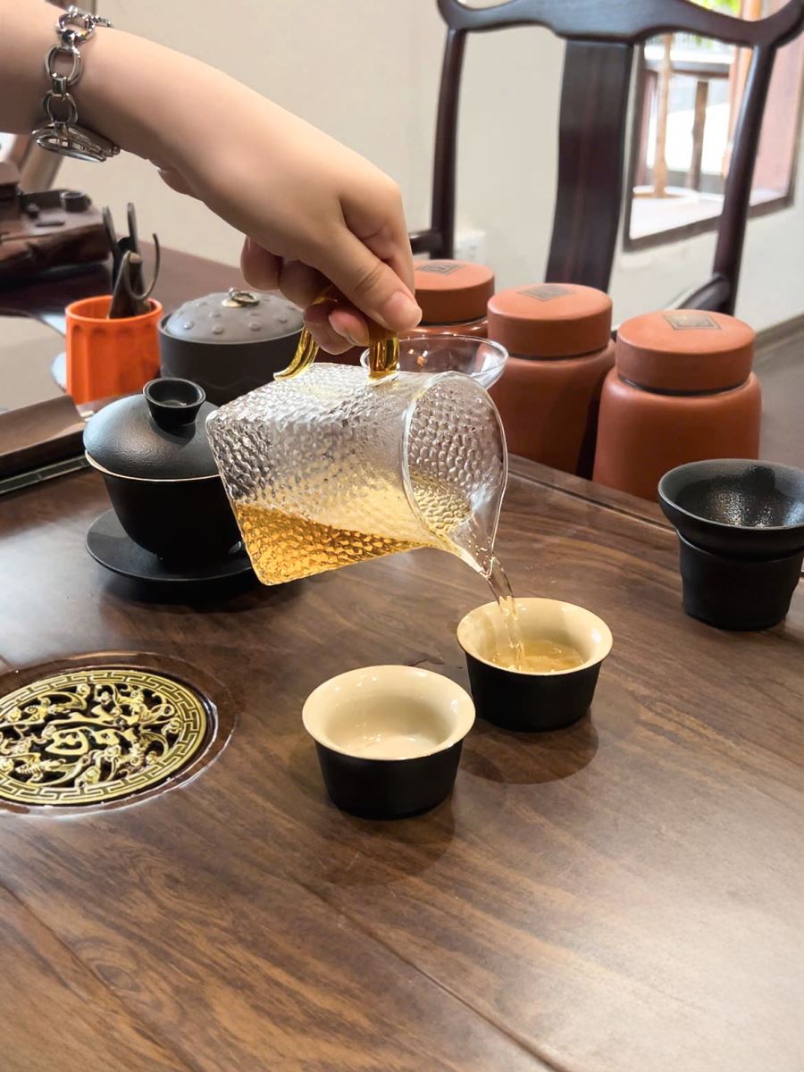 Kỹ thuật rót trà